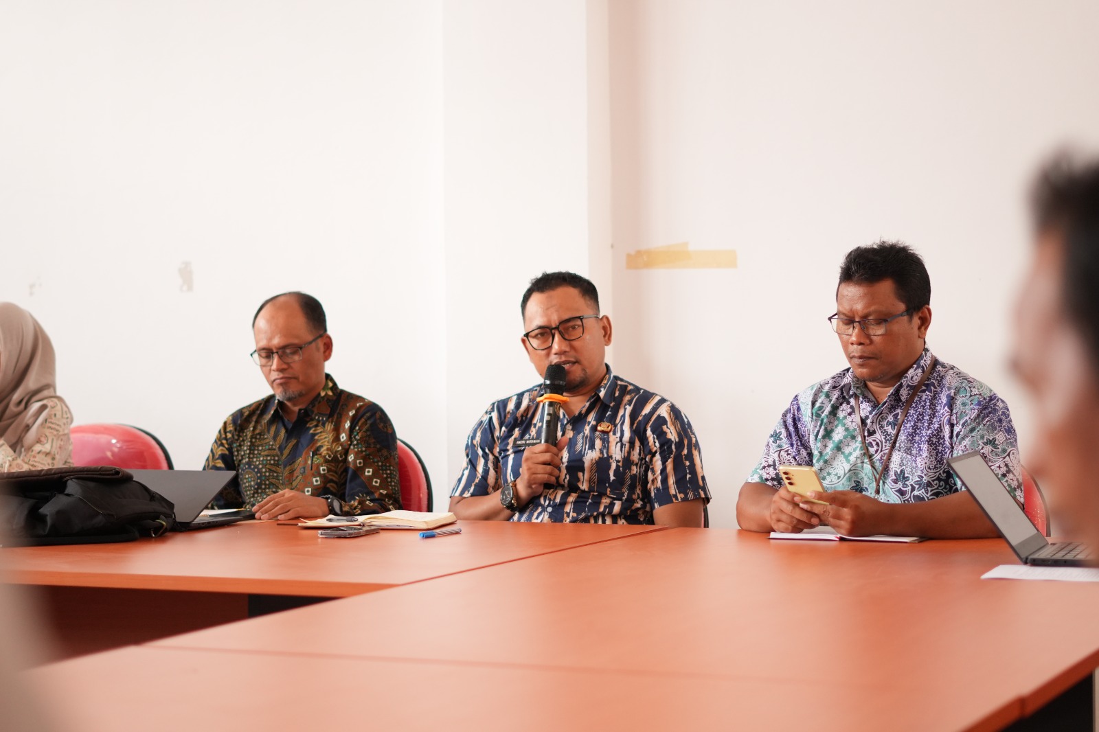 BRIDA KUKAR DAN FISIP UNMUL GELAR SEMINAR PROPOSAL KAJIAN BANTUAN LANGSUNG DI SAMBOJA