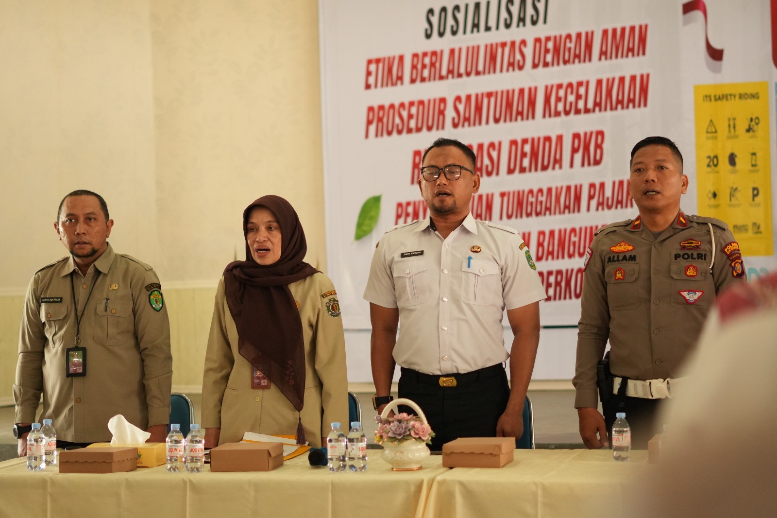 SOSIALISASI ETIKA BERLALU LINTAS DENGAN AMAN, PROSEDUR SANTUNAN KECELAKAAN, RELAKSASI DENDA PKB, PENYAMPAIAN TUNGGAKAN PAJAK, SERTA PAJAK BUMI DAN BANGUNAN PERDESAAN DAN PERKOTAAN (PBB-P2)